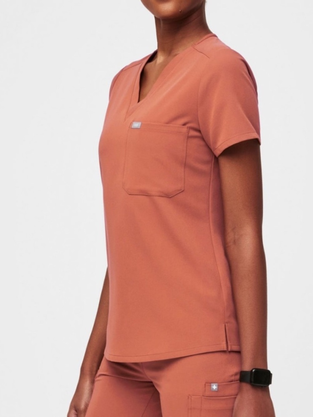 Figs like new! 🏜️ Terracotta Catarina Scrub Top - Picture 4 of 6